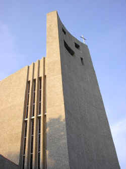 stjohnschurch-2002-front-westview.JPG (152640 bytes)